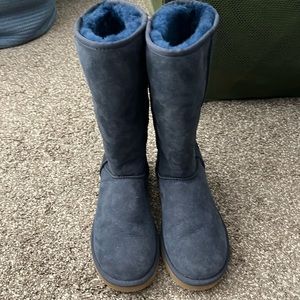 Like new blue UGG Australia classic boots